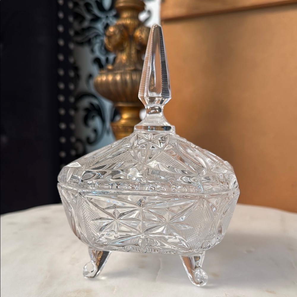 Elegant Vintage Clear Crystal Candy Dish/Bonbonniere bowl with Lid - Picture 2 of 8